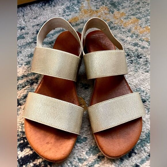 Andre Assous Gold Metallic Slip On Flat Stretch Sandals 8 - Picture 3 of 7